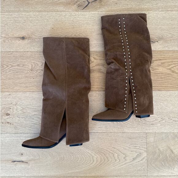 Boohoo - Faux Suede Studded Detail Fold Over Distressed Western Boot in Brown - Picture 1 of 5